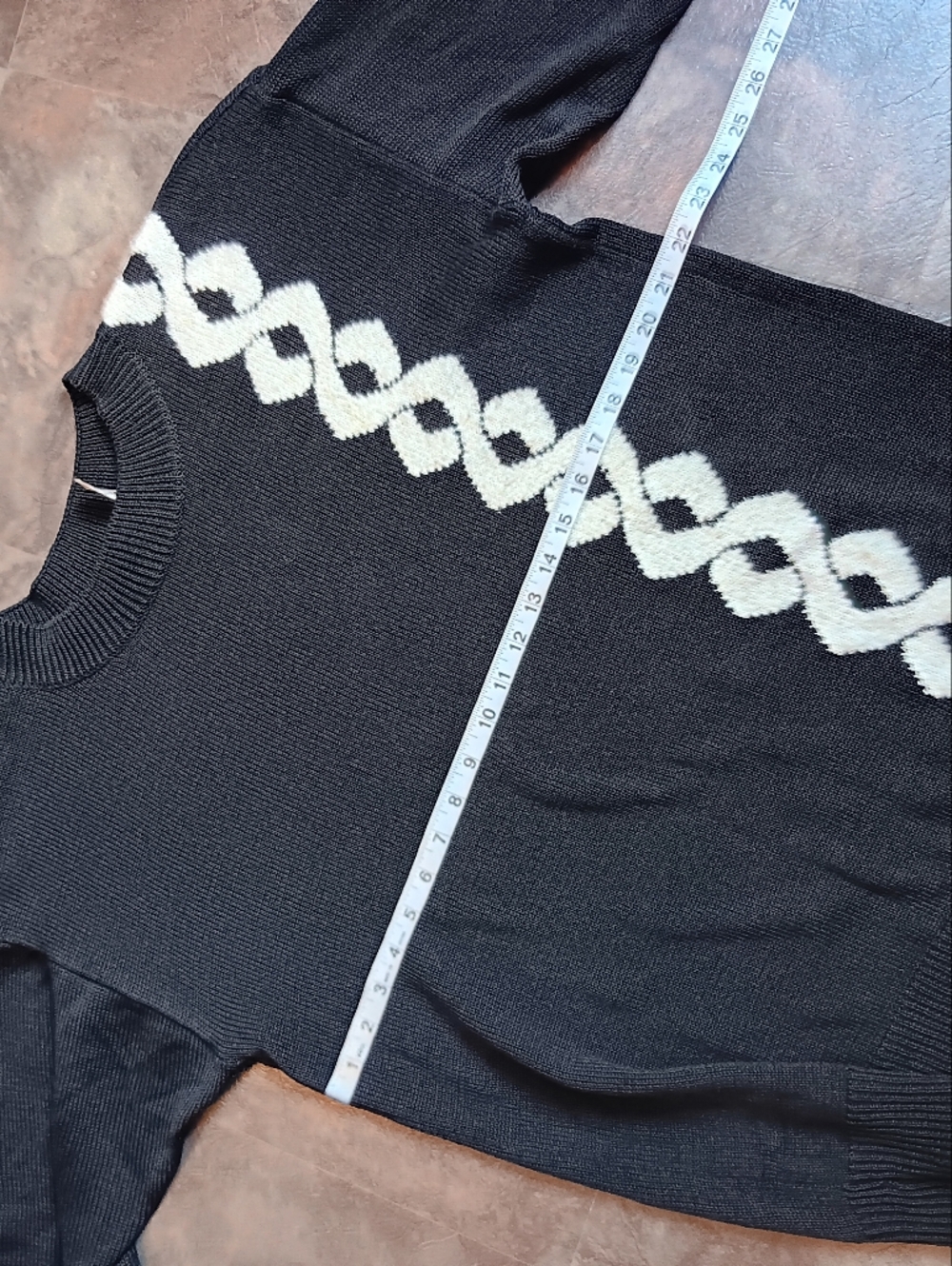 80s Vintage Black Sweater W/ Cream Chain Accent, Slouchy Crewneck Large - Picture 3 of 7